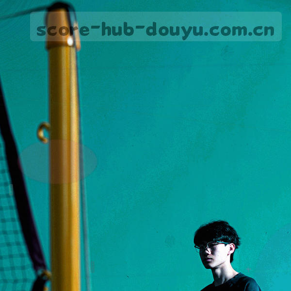 云南风格彩色图案与运动元素拼接的抽象插画
